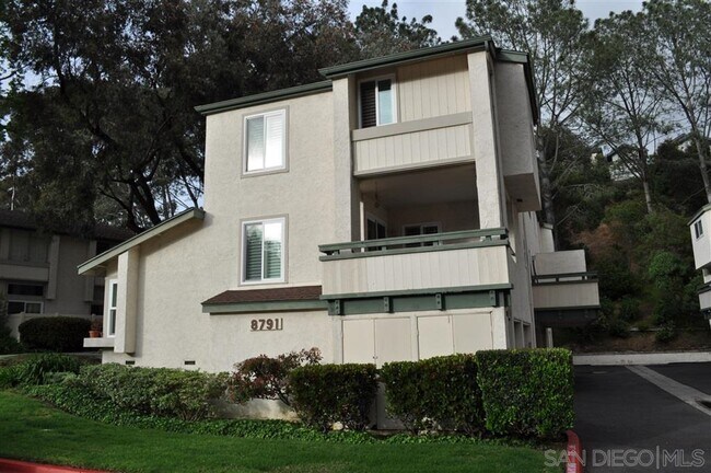 Foto del edificio - 8791 Gilman Dr