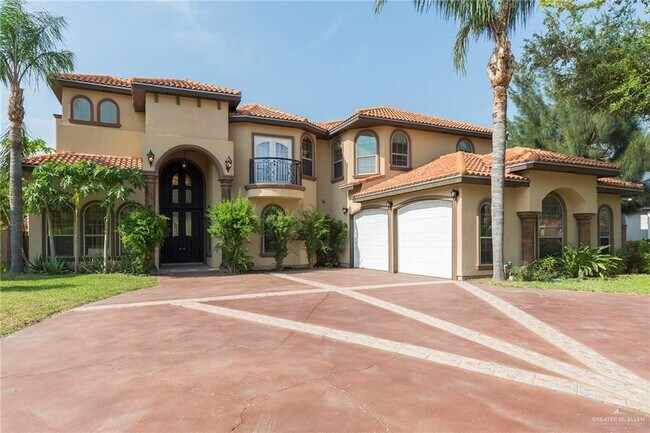 Building Photo - 3904 El Jardin St