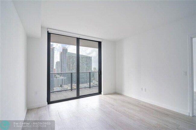 Foto del edificio - 45 SW 9th St