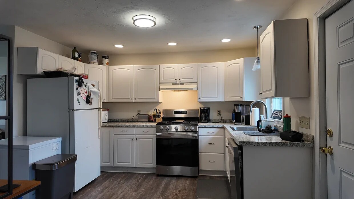 Foto principal - 112 W 7th St