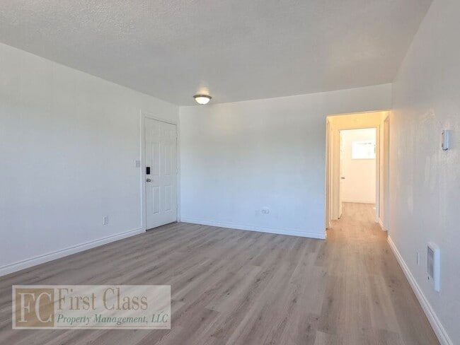 Foto del edificio - 12345 SW Hall Blvd