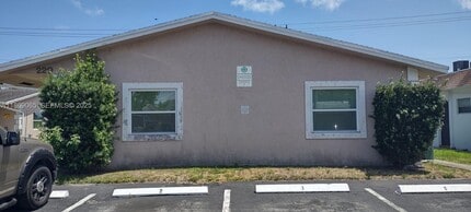 Building Photo - 230 NE 40th St