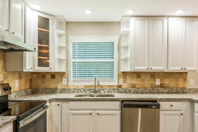 Foto del edificio - 4190 Carrollwood Dr