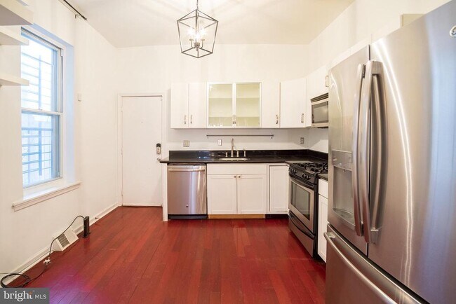 Building Photo - 1338 S 16th St