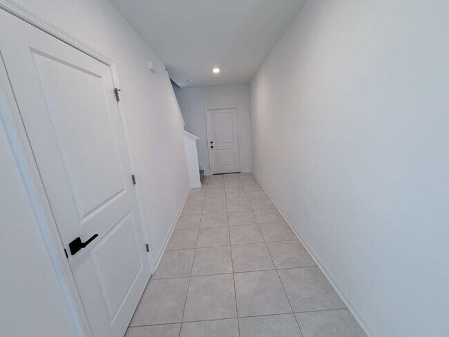 Foto del edificio - Available for Rent 5 spacious bedrooms and 2.5 bathrooms