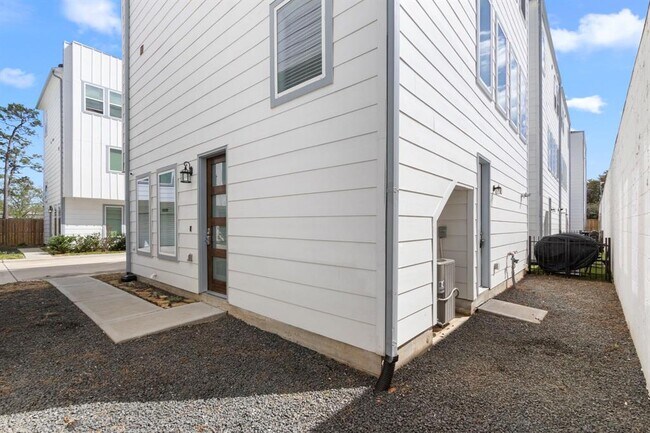 Building Photo - 1739 Cove Cres Ct