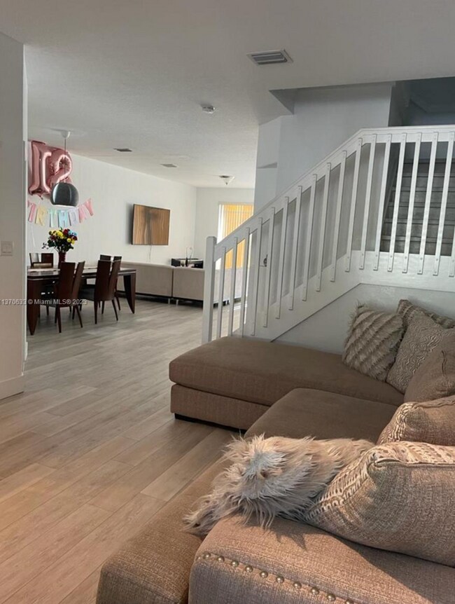 Foto del edificio - 8642 NW 112th Ct