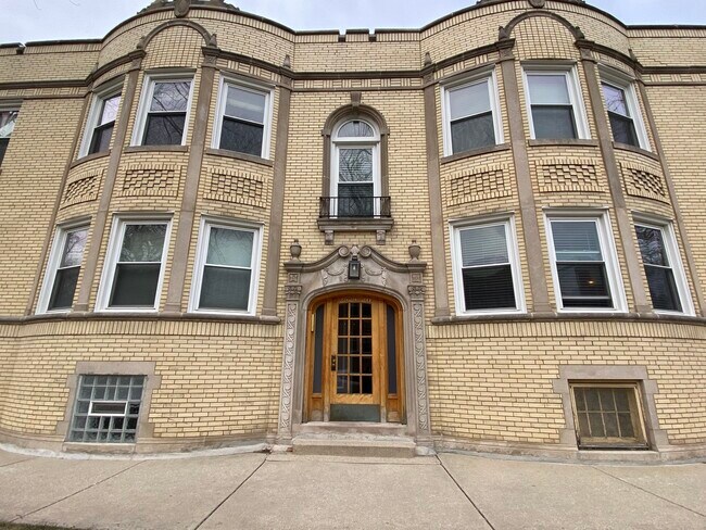 Building Photo - 2520 W Ardmore Ave