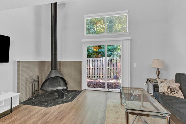 Foto del edificio - 3356 Heathstead Pl