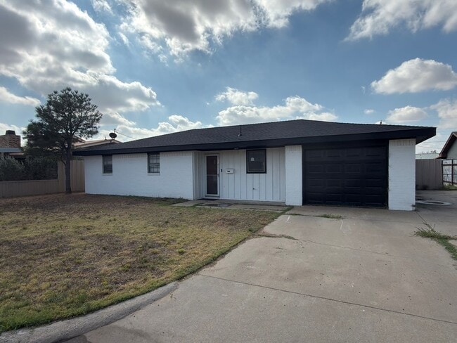 Foto del edificio - 1805 S Bryan Ave