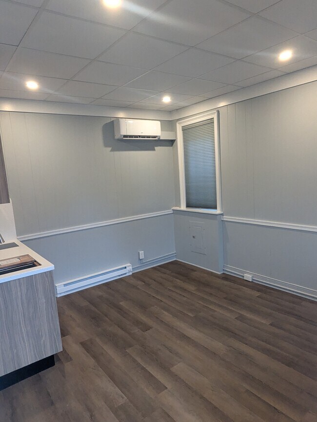 Foto del edificio - 210 E Main St