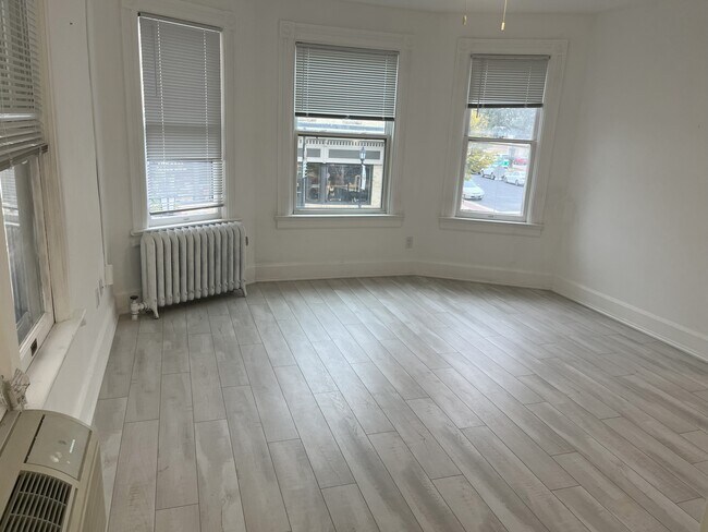 Building Photo - 1830 Parmenter St