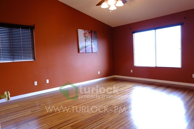 Foto del edificio - 3910 Mira Sol Dr