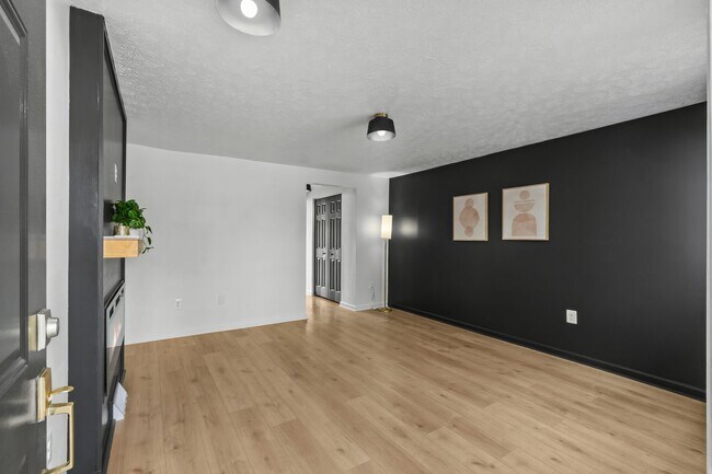 Foto del edificio - 112 N Schroeder St