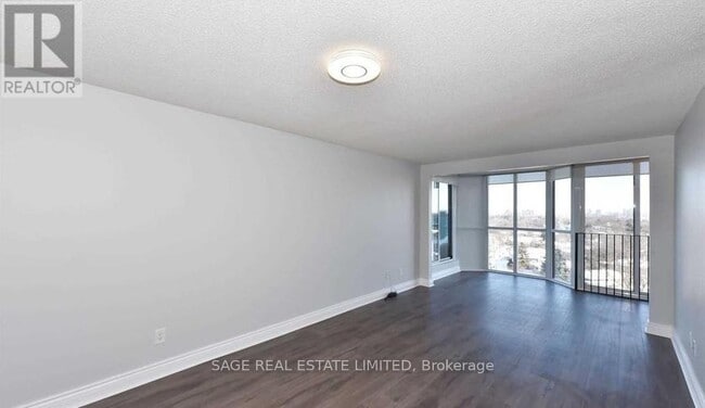 Photo du bâtiment - 5795 Yonge St