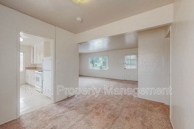Foto del edificio - 6021 Aspen Ave NE