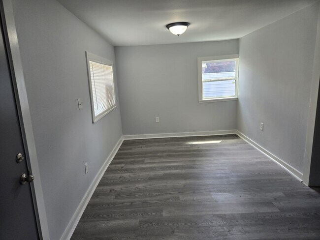 Foto del edificio - 5906 Hillsboro St