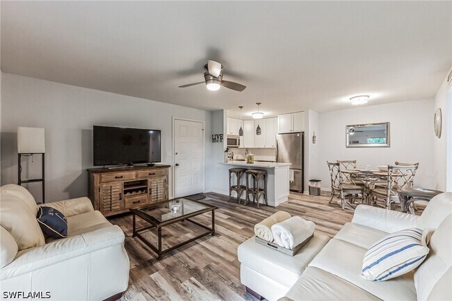 Foto del edificio - 8081 S Woods Cir