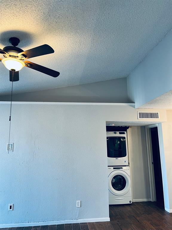 Foto del edificio - 3770 Lovers Wood Ln