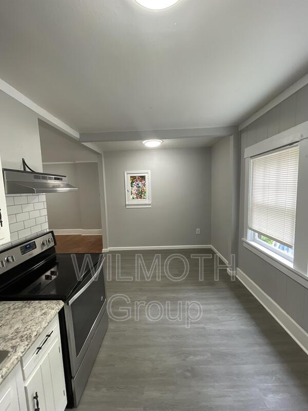 Foto del edificio - 706 E Main St