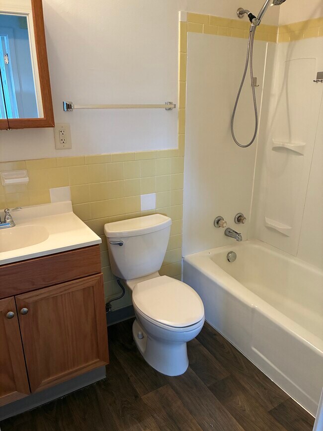 Foto del edificio - 7394 Portage St NW