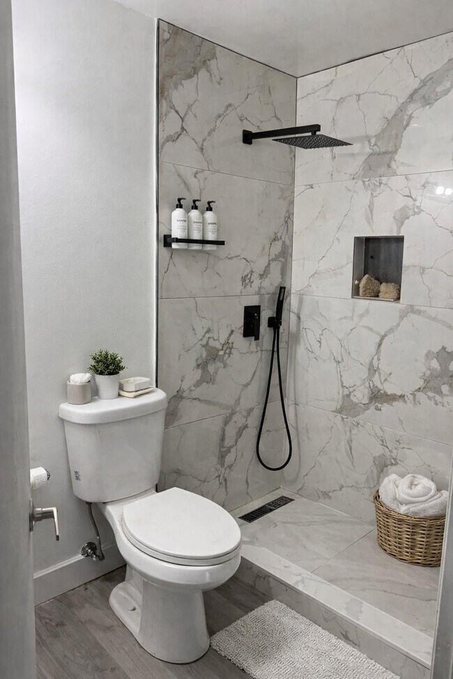 Foto del edificio - 1120 Meadows Cir