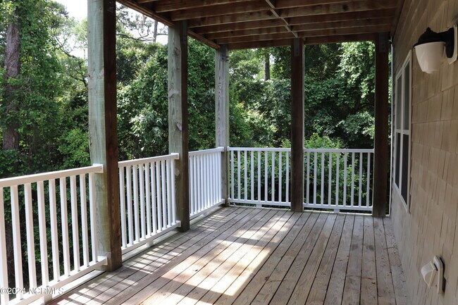 Building Photo - 200 Lighthouse Ln