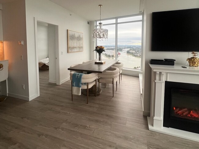 Building Photo - 680 Quayside Dr