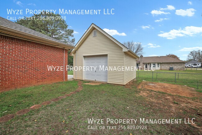 Building Photo - 2202 Manchester Cir SW