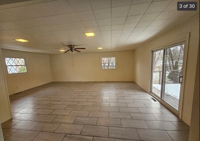 Foto del edificio - 3030 Green Acres Dr