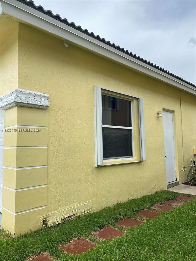 Foto del edificio - 15961 SW 3rd St