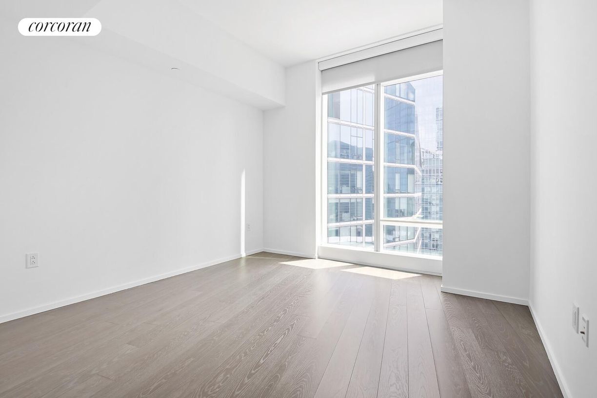 Primary Photo - 30 Riverside Blvd
