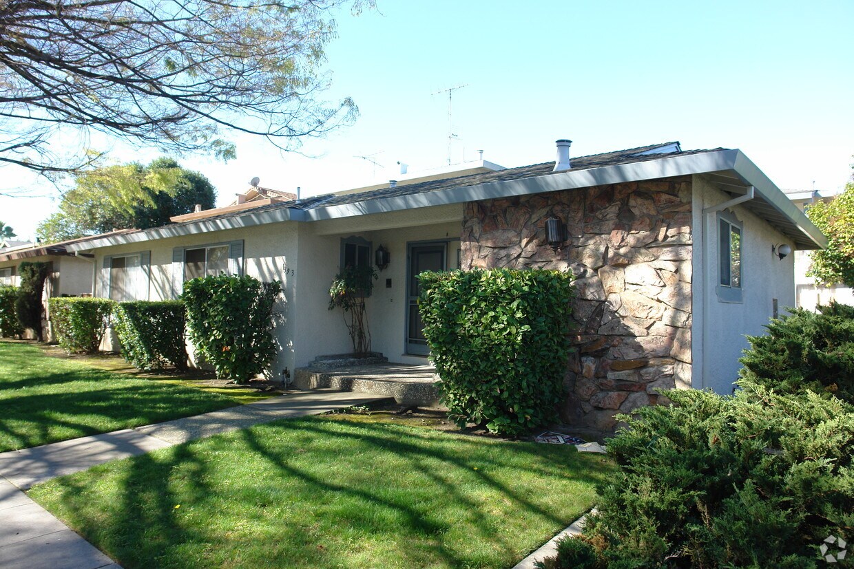 Primary Photo - 1393 Lexington Dr