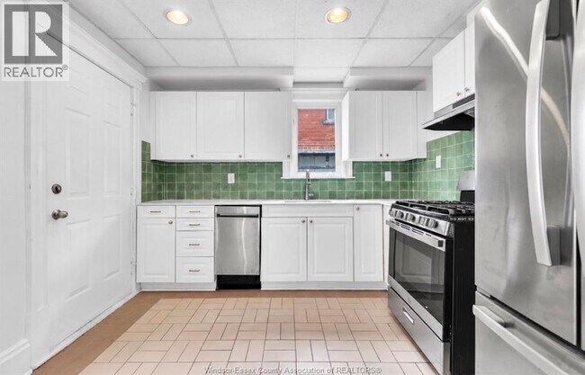 Building Photo - 231 Gladstone Ave