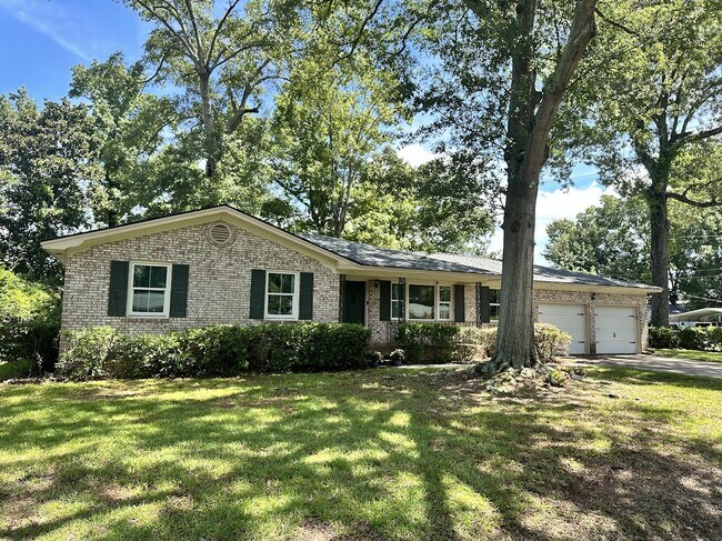 Building Photo - 2204 N Dallerton Cir
