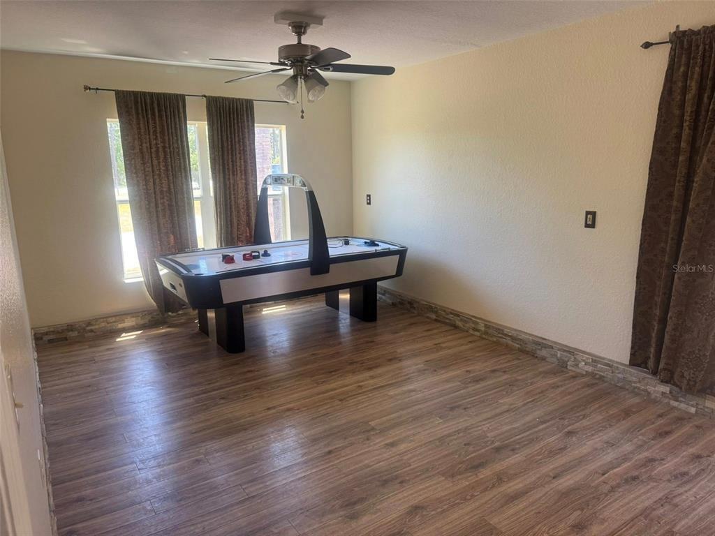 Foto del edificio - 14373 Irving St