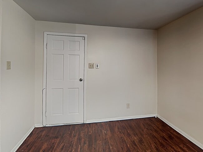 Building Photo - 7104 Grandview Dr