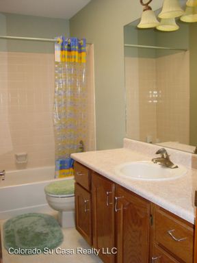 Building Photo - 5144 Broadmoor Bluffs Dr