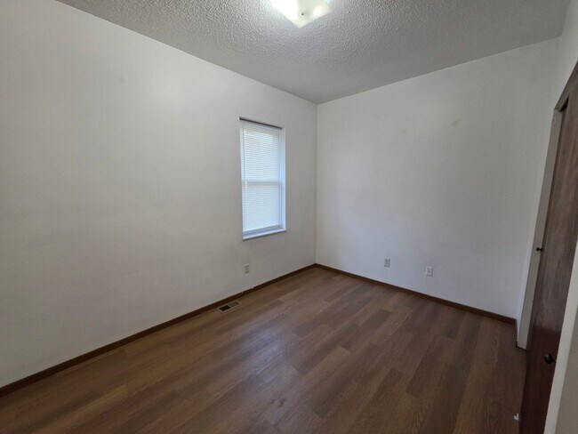 Foto del edificio - 2913 Endicott Ave