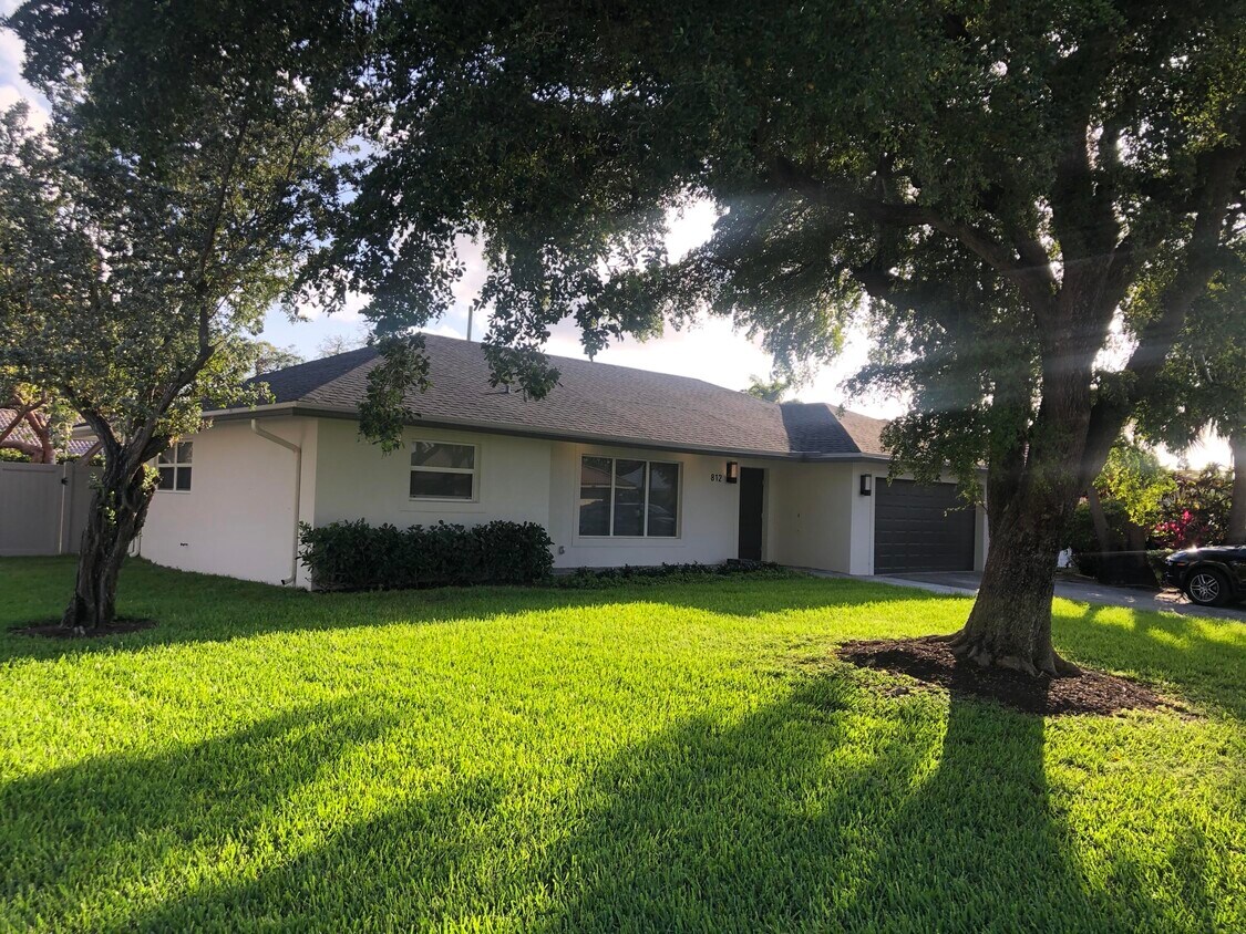 Primary Photo - 812 Sevilla Dr