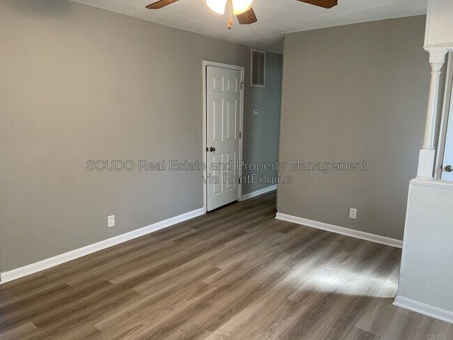 Foto del edificio - 18512 E 5th St N