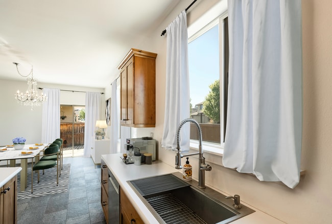 Building Photo - GORGEOUS 4 Bed, 3 Bath Home Available for Rent!