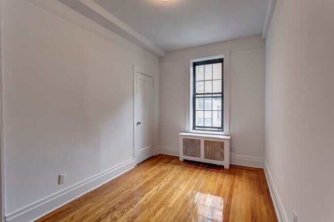 Building Photo - 20 E 67th St