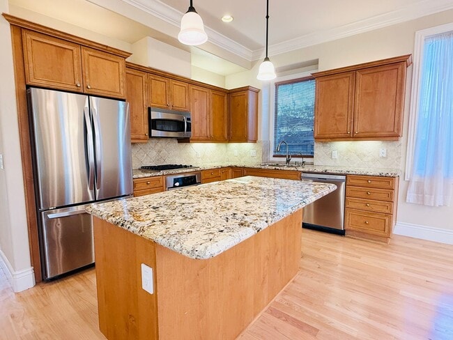 Building Photo - Desirable Mountain View 4 Bed + 3 Bath Home. Close to Bubb Elementary. Great Location.