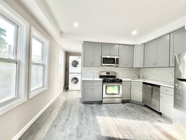 Building Photo - 16 Long Ave