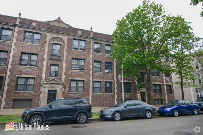 Building Photo - 3011 N Racine Ave