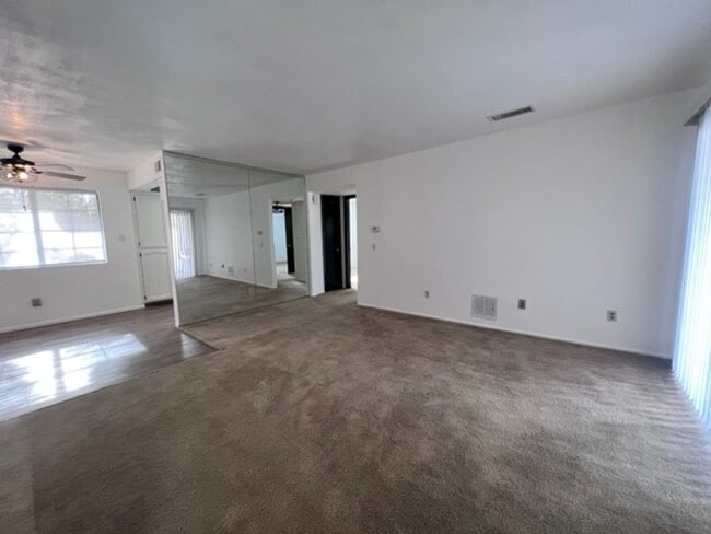 Building Photo - 2 BR Upstairs Remodeled Condo includes Wat...