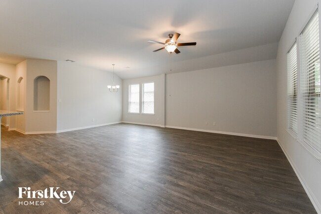 Foto del edificio - 127 Lk Wy Cir