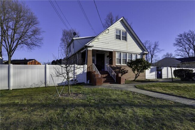 Building Photo - 282 Demorest Ave