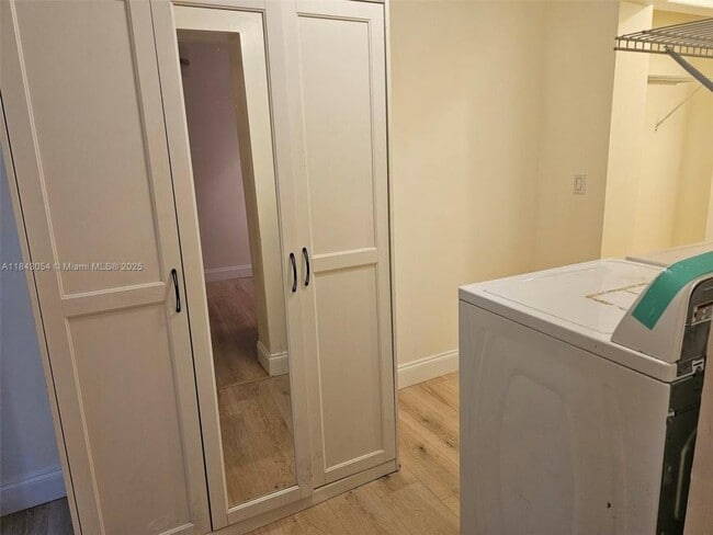Building Photo - 2 bedroom in Hollywood FL 33021